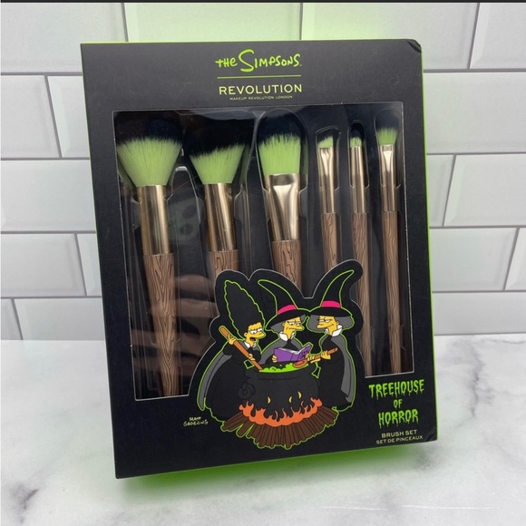 REVOLUTION The Simpsons Halloween Makeup Brush Set NEW - Picture 2 of 5